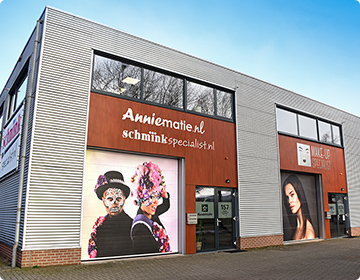 Ons bedrijfspand waar wij dagelijks met veel plezier werken samen met onze andere bedrijven Schminkspecialist.nl en Make-upspecialist.nl.